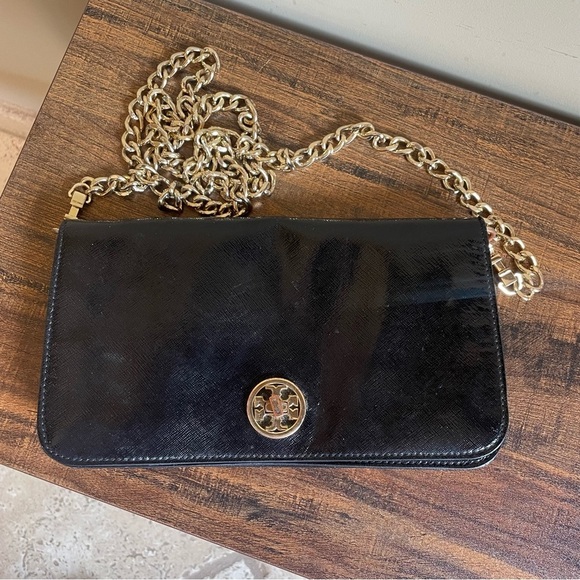 Tory Burch Adalyn Black Shoulder Bag Clutch Gold Patent Saffiano Leather - Picture 1 of 10